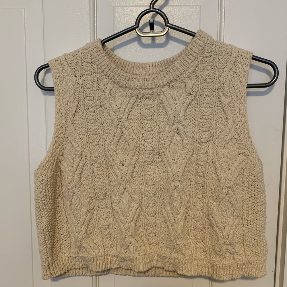 Cropped knit sweater vest size M